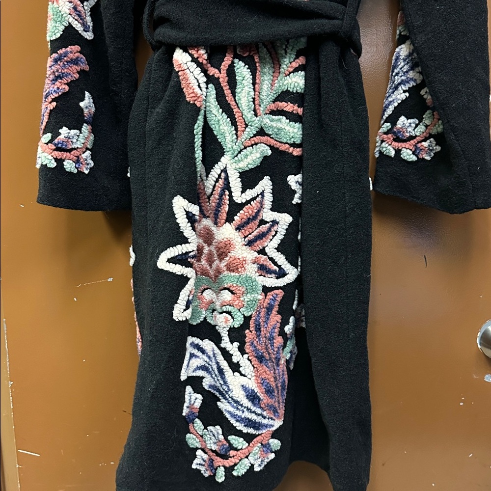 FARM Rio Marvelous Garden Embroidered Floral
Fleece Coat Size Medium - Picture 7 of 8